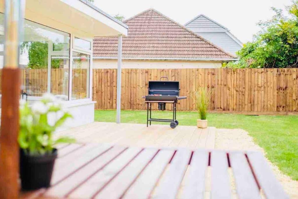 Gorgeous Luxury Chalet, New Forest & Coast & Hordle Exterior foto
